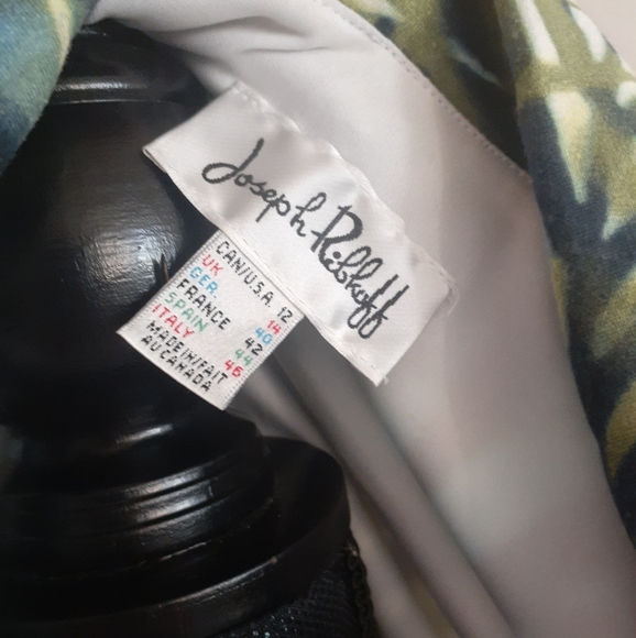 Vests - Picture 5 of 5